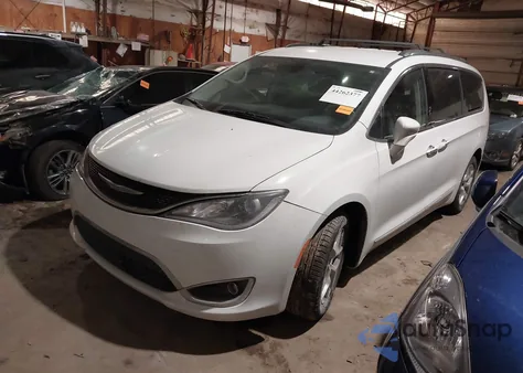 2017 Chrysler Pacifica Touring-L Plus z USA, uszkodzony, nr VIN 2C4RC1EG1HR542722